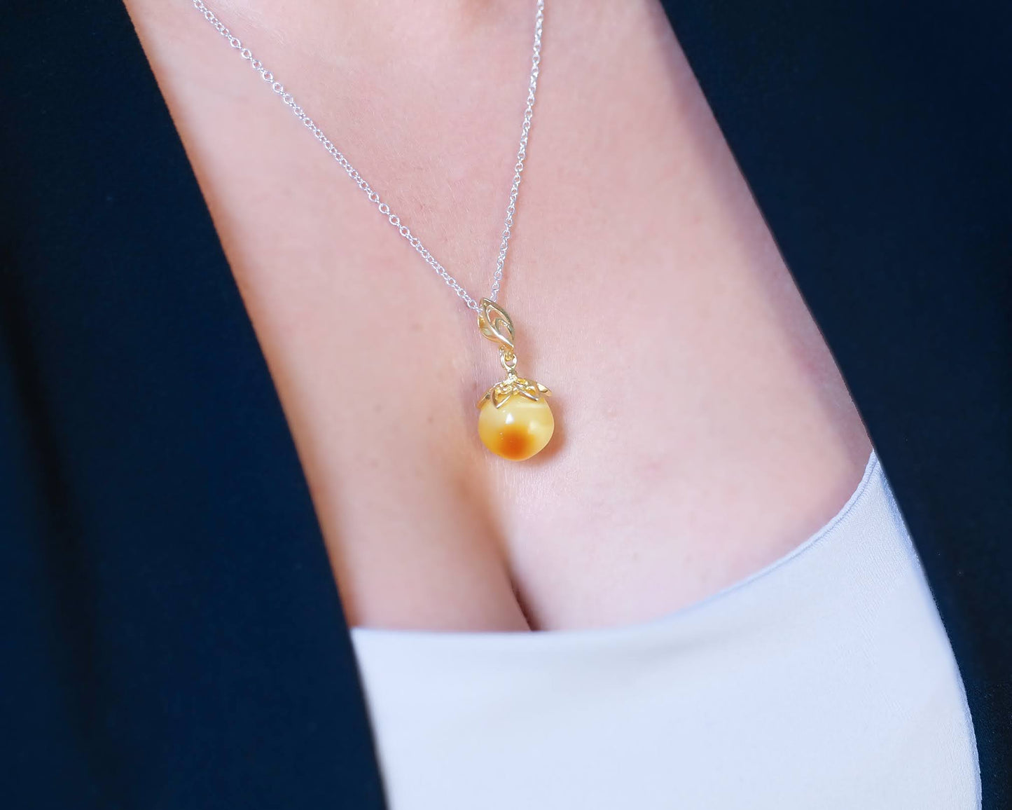 Oval Bead Amber Pendant