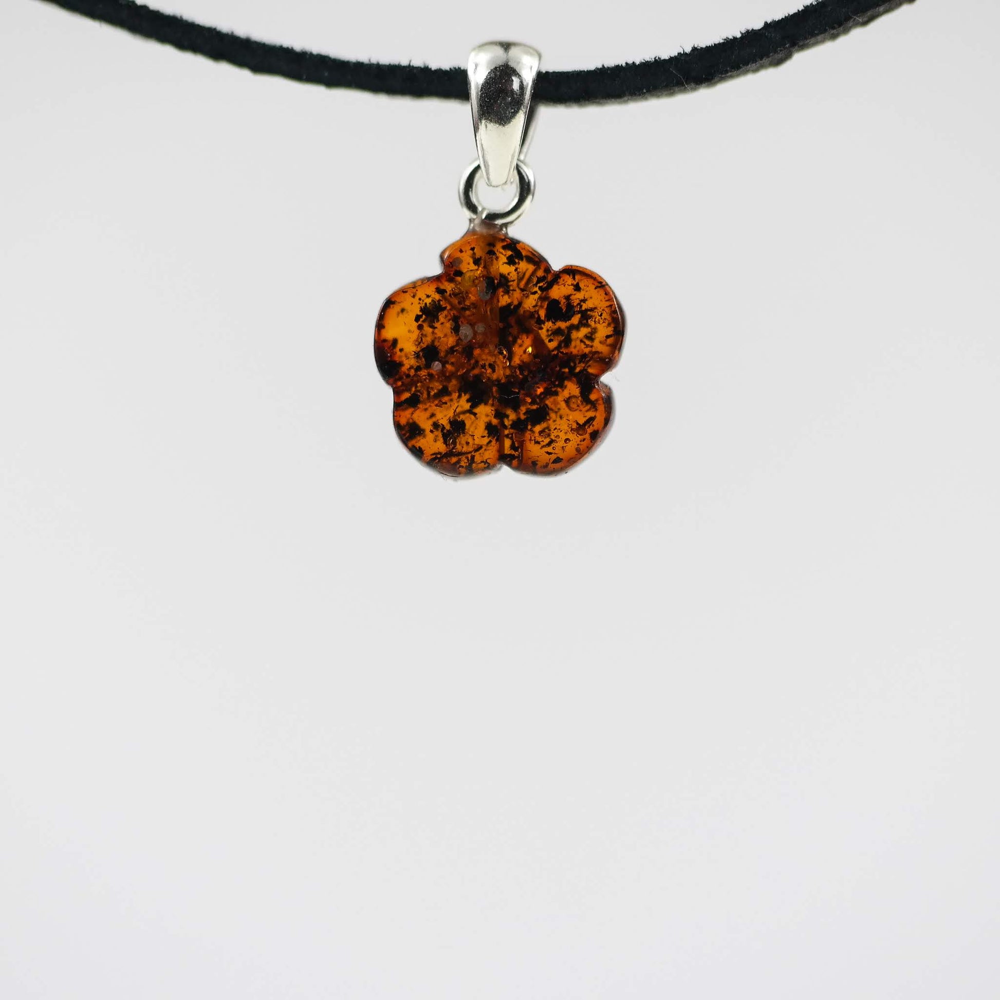Amber Pendant Chamomile